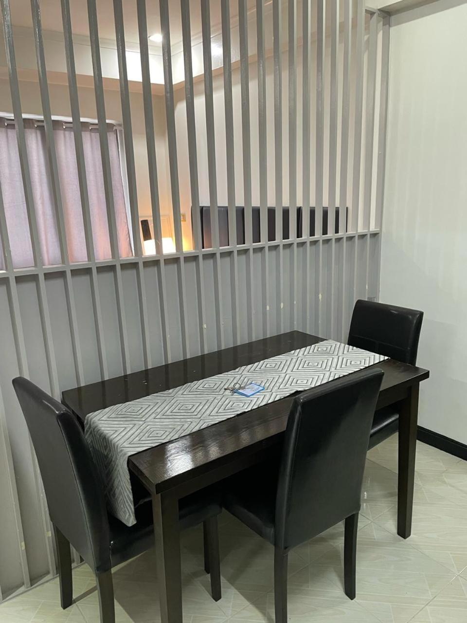 Cozy 2-Bedroom At South Of Market Soma Bgc Near Sm Aura, Market! Market! & Bonifacio High Street Taguig Exterior photo