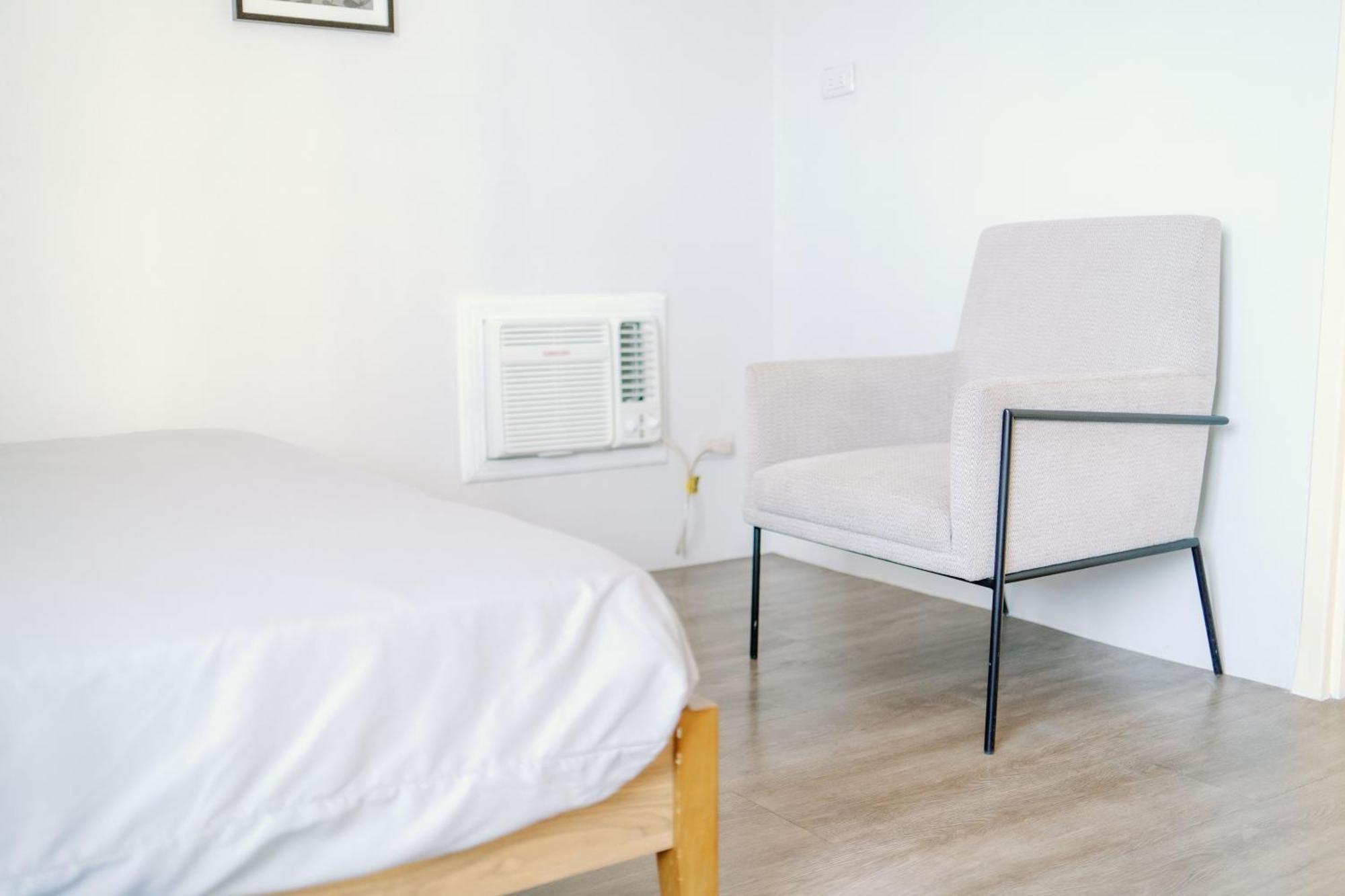 Cozy 2-Bedroom At South Of Market Soma Bgc Near Sm Aura, Market! Market! & Bonifacio High Street Taguig Exterior photo