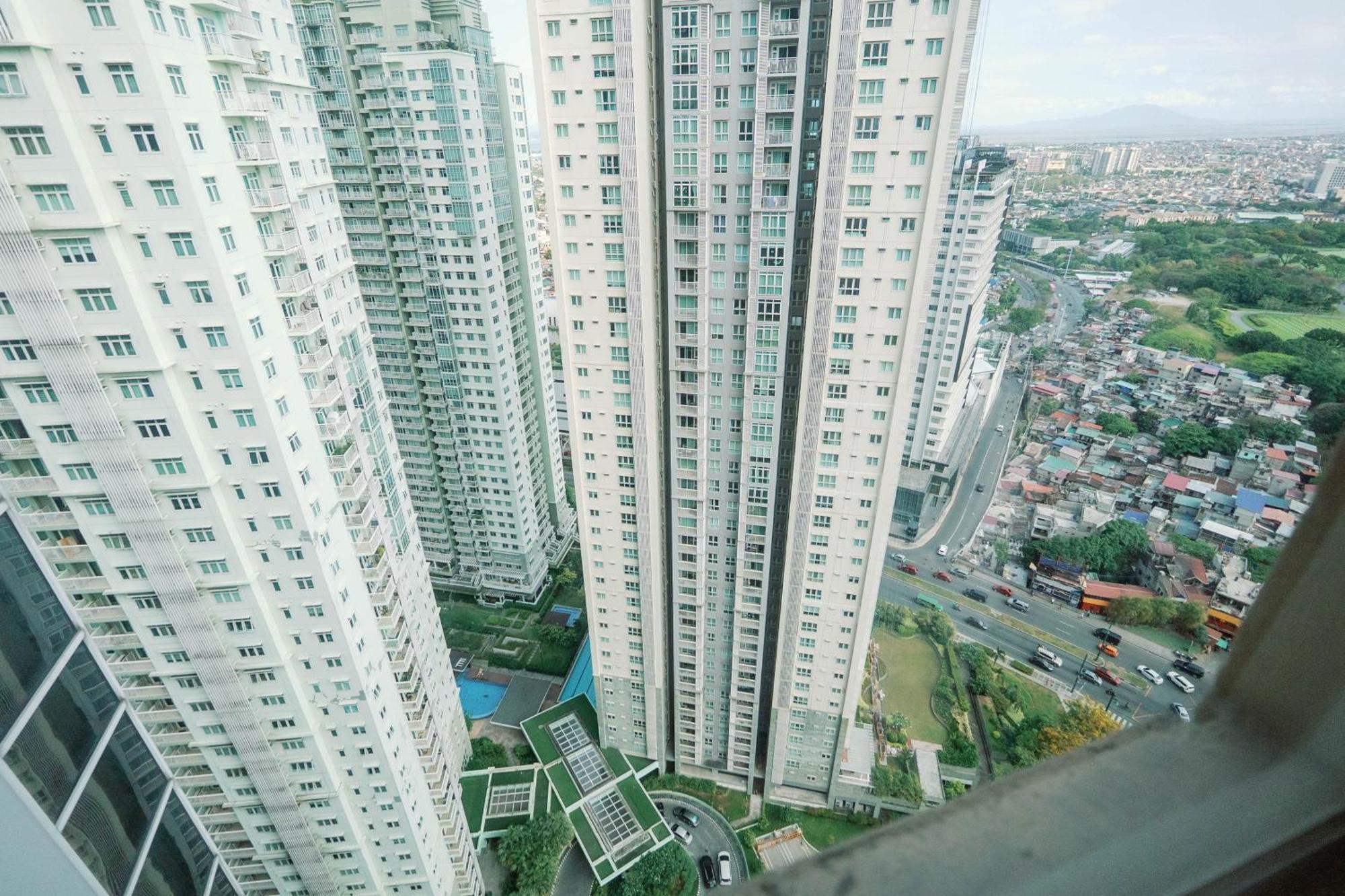 Cozy 2-Bedroom At South Of Market Soma Bgc Near Sm Aura, Market! Market! & Bonifacio High Street Taguig Exterior photo